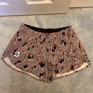 NWOT Peloton Lululemon Size 12 Shorts